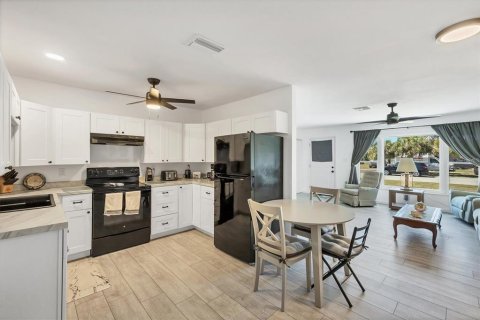 House in Port Charlotte, Florida 2 bedrooms, 96.34 sq.m. № 1592679 - photo 6