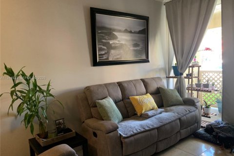 Adosado en alquiler en Hialeah, Florida, 1 dormitorio, 82.4 m2 № 2003182 - foto 3