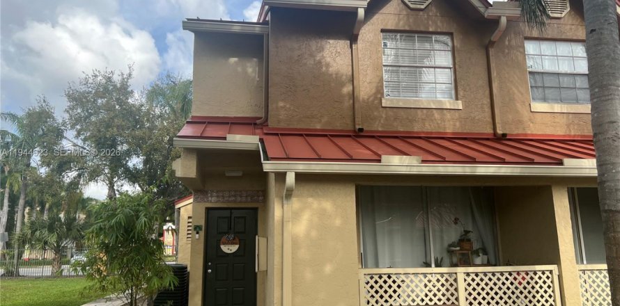 Adosado en Hialeah, Florida 1 dormitorio, 82.4 m2 № 2003182