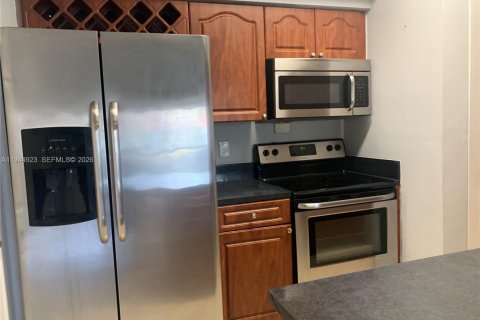 Adosado en alquiler en Hialeah, Florida, 1 dormitorio, 82.4 m2 № 2003182 - foto 4