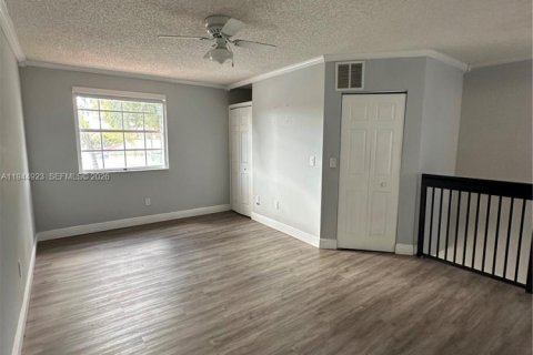 Снять в аренду таунхаус в Хайалиа, Флорида 1 спальня, 82.4м2, № 2003182 - фото 12