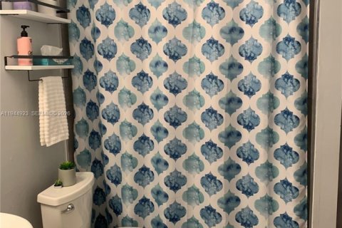 Adosado en alquiler en Hialeah, Florida, 1 dormitorio, 82.4 m2 № 2003182 - foto 7