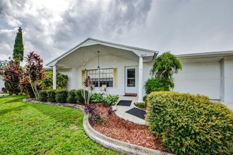 Casa en venta en New Port Richey, Florida, 3 dormitorios, 121.42 m2 № 1835838 - foto 1