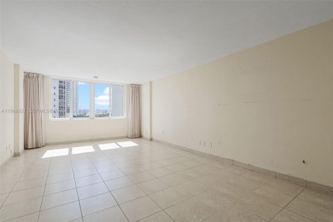 Condominio en venta en Sunny Isles Beach, Florida, 39.02 m2 № 2029981 - foto 10