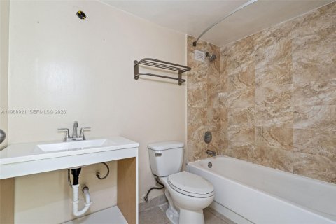 Condominio en venta en Sunny Isles Beach, Florida, 39.02 m2 № 2029981 - foto 15