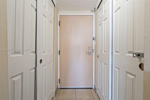 Condominio en venta en Sunny Isles Beach, Florida, 39.02 m2 № 2029981 - foto 6