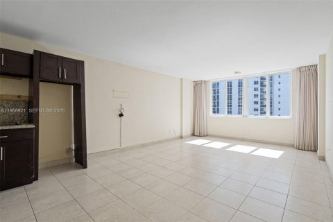 Condominio en venta en Sunny Isles Beach, Florida, 39.02 m2 № 2029981 - foto 12