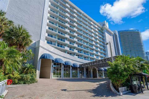 Condominio en venta en Sunny Isles Beach, Florida, 39.02 m2 № 2029981 - foto 3