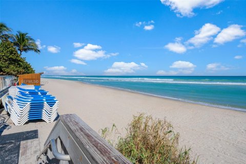 Condominio en venta en Sunny Isles Beach, Florida, 39.02 m2 № 2029981 - foto 19