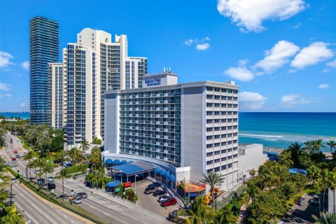 Condominio en venta en Sunny Isles Beach, Florida, 39.02 m2 № 2029981 - foto 2
