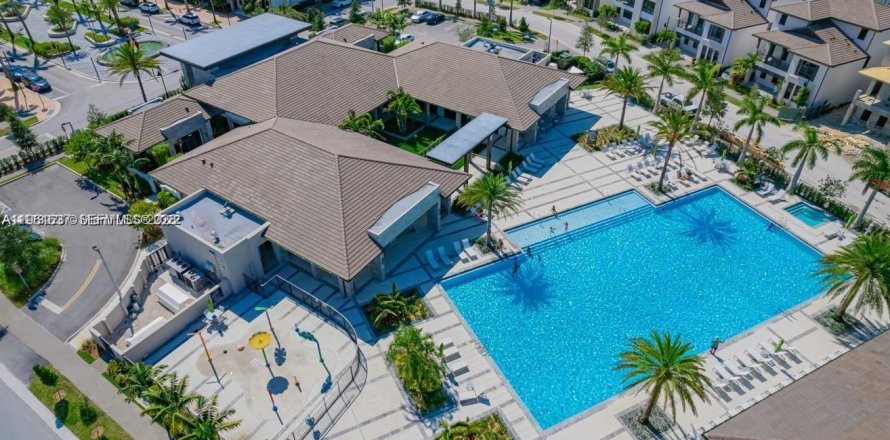 Кондоминиум с 3 спальнями в Дорал, Флорида № 2025829