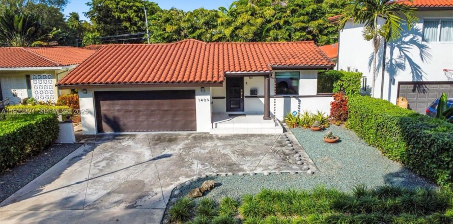 Villa ou maison à Coral Gables, Floride 3 chambres, 153.29 m2 № 2082786