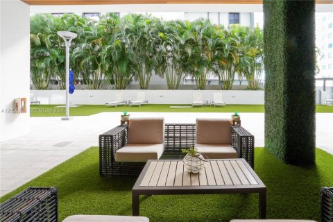 Copropriété à louer à Miami, Floride: 2 chambres, 96.34 m2 № 2084283 - photo 12