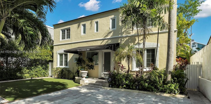 Коммерческая недвижимость в Майами-Бич, Флорида 163.51м2 № 1988282