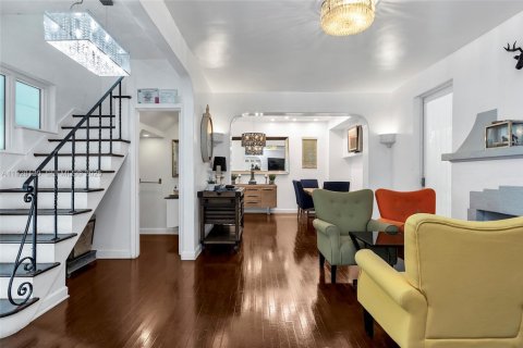 Купить коммерческую недвижимость в Майами-Бич, Флорида 163.51м2, № 1988282 - фото 8