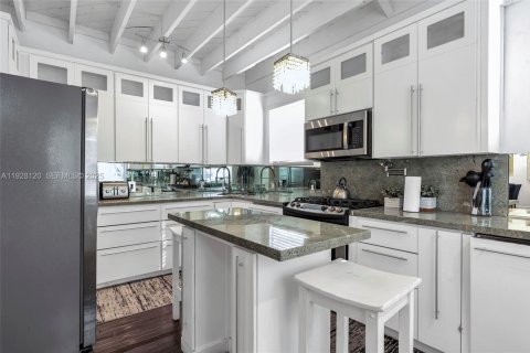 Купить коммерческую недвижимость в Майами-Бич, Флорида 163.51м2, № 1988282 - фото 11