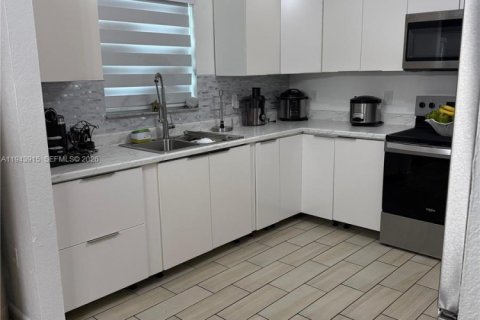 Casa en venta en Fort Lauderdale, Florida, 3 dormitorios, 144 m2 № 2001012 - foto 11