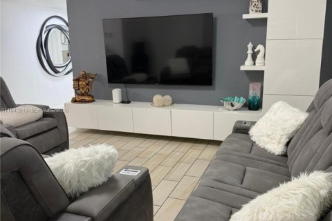 Casa en venta en Fort Lauderdale, Florida, 3 dormitorios, 144 m2 № 2001012 - foto 13