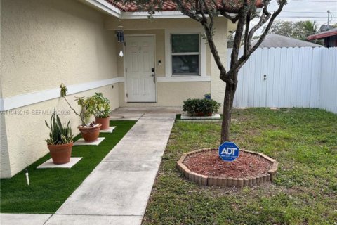 Casa en venta en Fort Lauderdale, Florida, 3 dormitorios, 144 m2 № 2001012 - foto 4