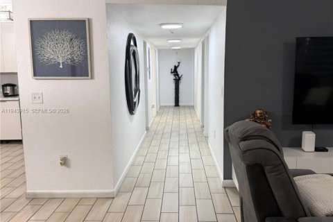 Casa en venta en Fort Lauderdale, Florida, 3 dormitorios, 144 m2 № 2001012 - foto 9