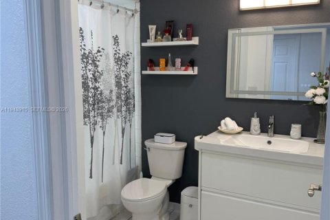 Casa en venta en Fort Lauderdale, Florida, 3 dormitorios, 144 m2 № 2001012 - foto 18