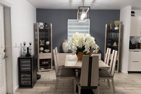 Casa en venta en Fort Lauderdale, Florida, 3 dormitorios, 144 m2 № 2001012 - foto 2