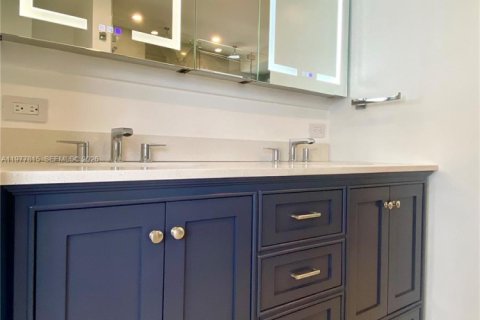 Снять в аренду кондоминиум в Майами-Бич, Флорида 4 спальни, 266.91м2, № 2044536 - фото 18