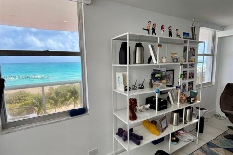 Снять в аренду кондоминиум в Майами-Бич, Флорида 4 спальни, 266.91м2, № 2044536 - фото 14