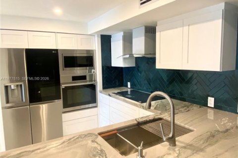 Снять в аренду кондоминиум в Майами-Бич, Флорида 4 спальни, 266.91м2, № 2044536 - фото 6