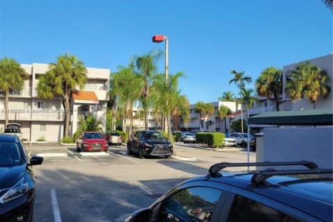 Condominio en venta en Hialeah, Florida, 2 dormitorios, 95.13 m2 № 1978117 - foto 3