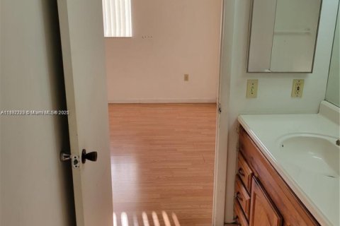 Condominio en venta en Hialeah, Florida, 2 dormitorios, 95.13 m2 № 1978117 - foto 14