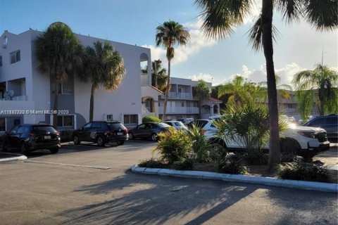 Condominio en venta en Hialeah, Florida, 2 dormitorios, 95.13 m2 № 1978117 - foto 4