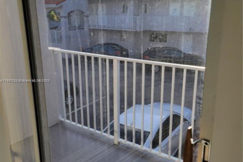 Condominio en venta en Hialeah, Florida, 2 dormitorios, 95.13 m2 № 1978117 - foto 10