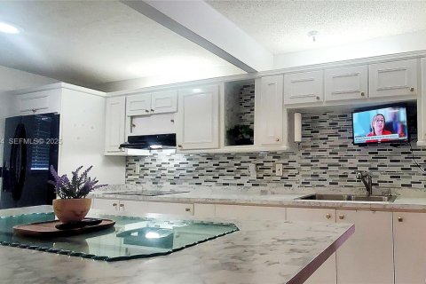 Condominio en venta en Sunrise, Florida, 2 dormitorios, 99.78 m2 № 2076853 - foto 23