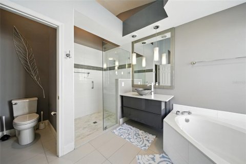 House in University Park, Florida 2 bedrooms, 170.1 sq.m. № 1908643 - photo 30