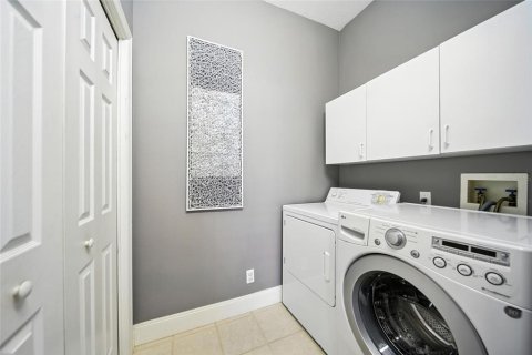 House in University Park, Florida 2 bedrooms, 170.1 sq.m. № 1908643 - photo 14