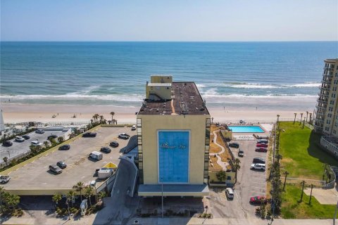 Condo in Daytona Beach, Florida, 4 rooms  № 1724750 - photo 24