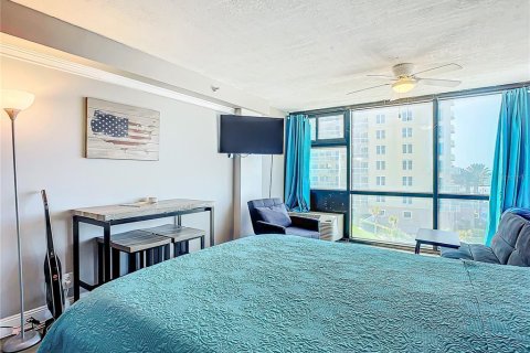 Condo in Daytona Beach, Florida, 4 rooms  № 1724750 - photo 7
