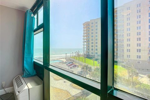 Condo in Daytona Beach, Florida, 4 rooms  № 1724750 - photo 19