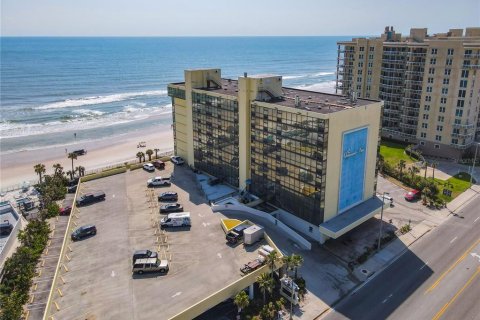 Condo in Daytona Beach, Florida, 4 rooms  № 1724750 - photo 25