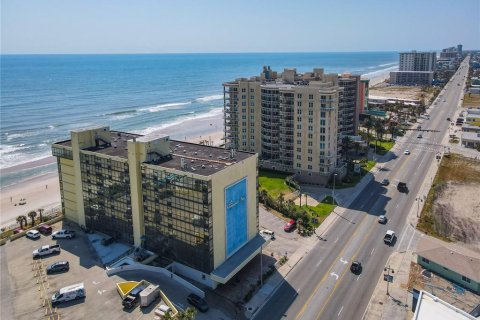 Condo in Daytona Beach, Florida, 4 rooms  № 1724750 - photo 26
