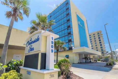 Condo in Daytona Beach, Florida, 4 rooms  № 1724750 - photo 1