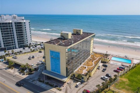 Condo in Daytona Beach, Florida, 4 rooms  № 1724750 - photo 23