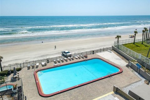 Condo in Daytona Beach, Florida, 4 rooms  № 1724750 - photo 29