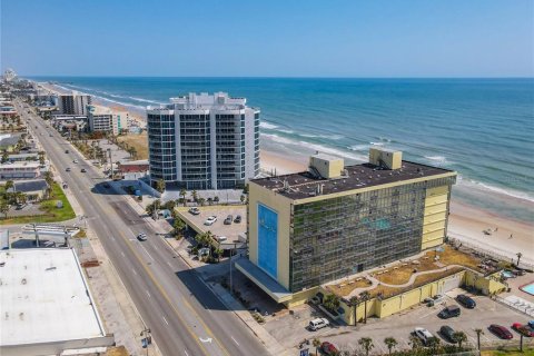 Condo in Daytona Beach, Florida, 4 rooms  № 1724750 - photo 27