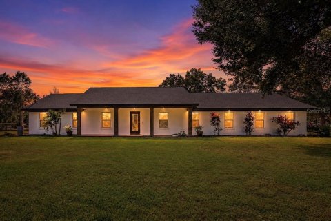 House in Plant City, Florida 3 bedrooms, 222.04 sq.m. № 2226474