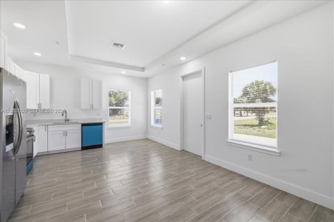 Villa ou maison à louer à Port Charlotte, Floride: 3 chambres № 2176560 - photo 7