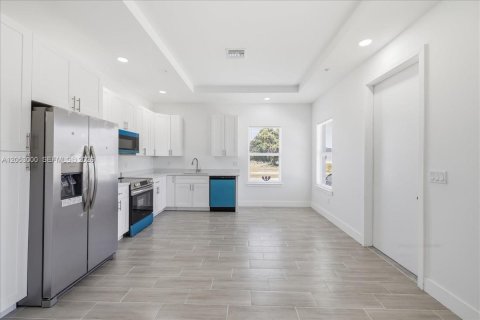Villa ou maison à louer à Port Charlotte, Floride: 3 chambres № 2176560 - photo 8