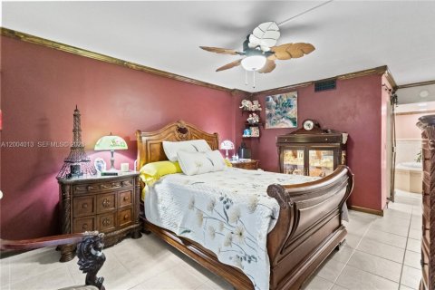 Condo in Hollywood, Florida, 2 bedrooms  № 2068265 - photo 25