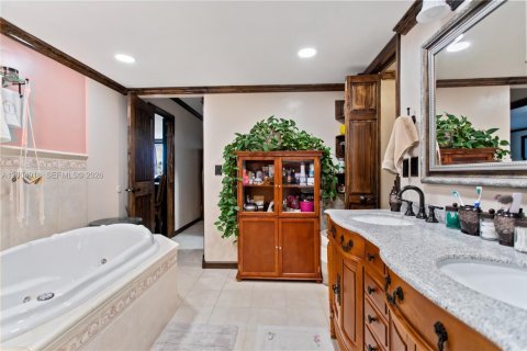 Condo in Hollywood, Florida, 2 bedrooms  № 2068265 - photo 29